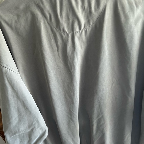 Eddie Bauer Gray V-Neck Pullover. Make An Offer!! - Picture 2 of 2